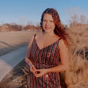 Meet your Posher, Larissa